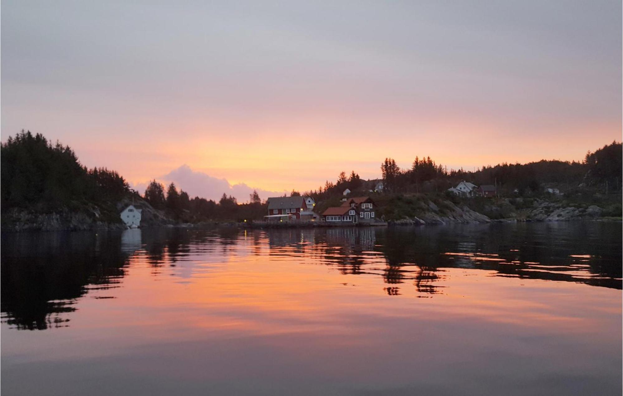Gorgeous Home In Bekkjarvik With Wifi Exterior foto