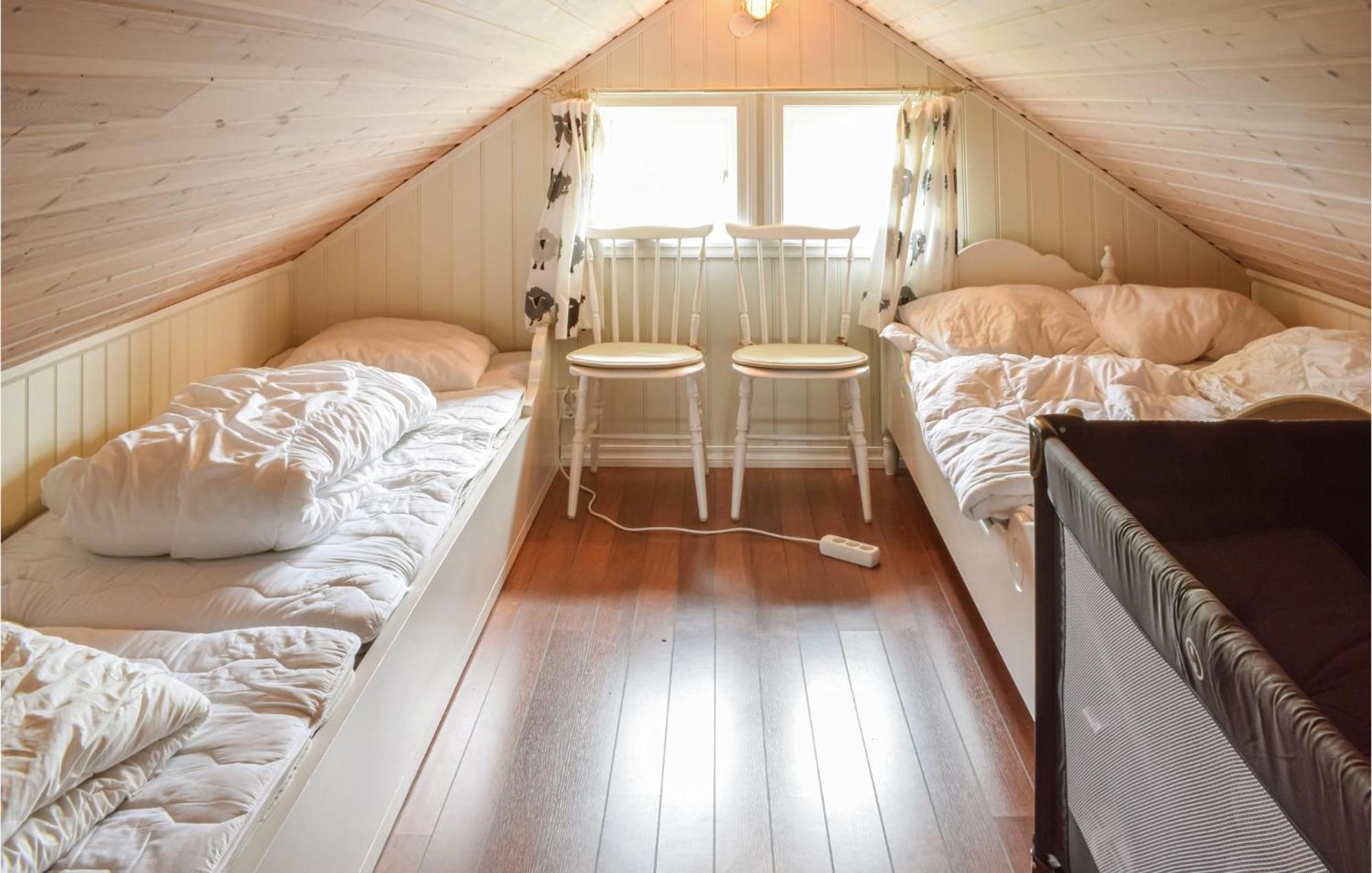 Gorgeous Home In Bekkjarvik With Wifi Exterior foto